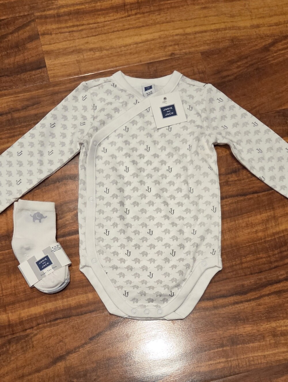 Janie and Jack NWT 6-12 Months Gray Elephant Print Bodysuit and Socks (2)
